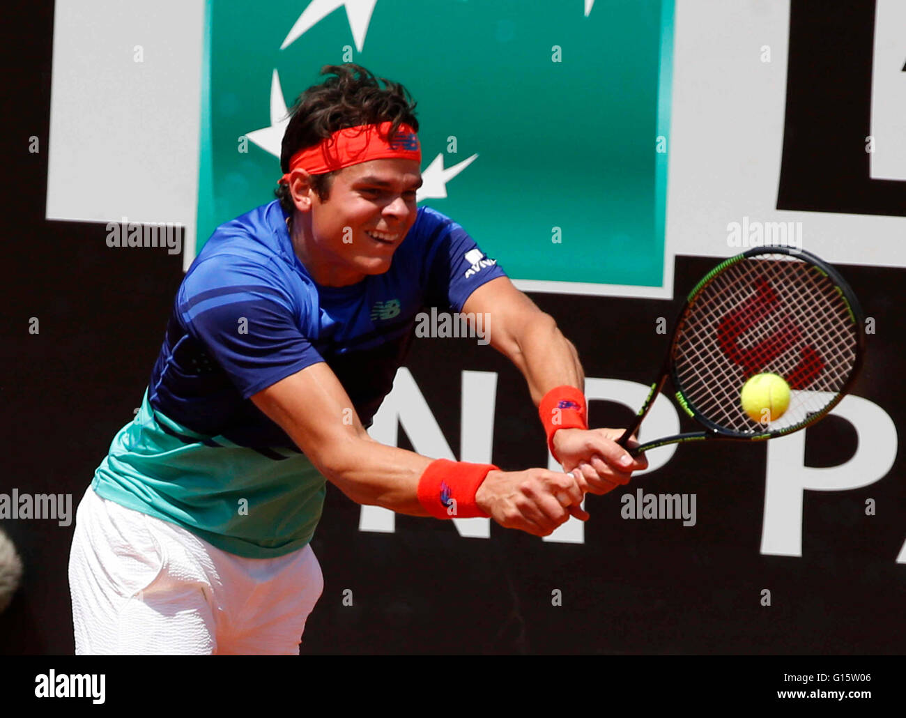 Rom, Italien. 9. Mai 2016. Milos Raonic of Canada in der ersten Vorrundenspiel am Italian Open Tennisturnier BNL2016 gegen Marco Cecchinato Italiens auf dem Foro Italico in Rom, 9. Mai 2016 Credit: Agnfoto/Alamy Live-Nachrichten Stockfoto