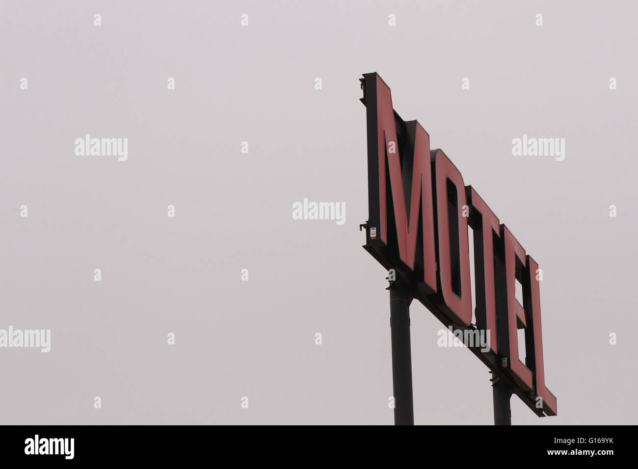 Ein roter Motel-Schild Stockfoto