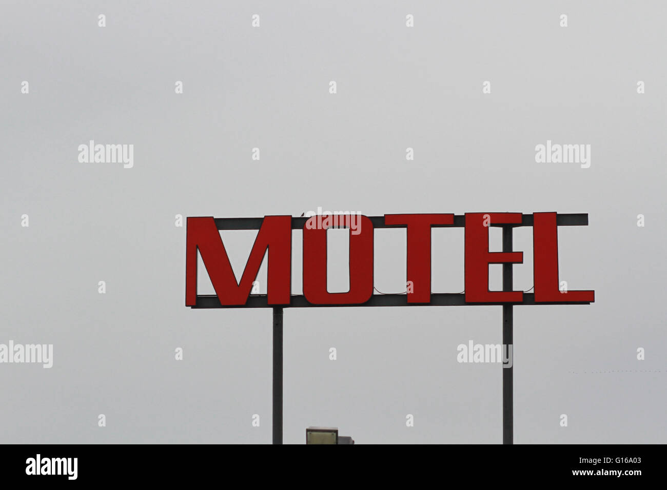 Ein roter Motel-Schild Stockfoto