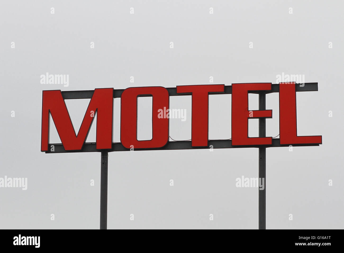 Ein roter Motel-Schild Stockfoto
