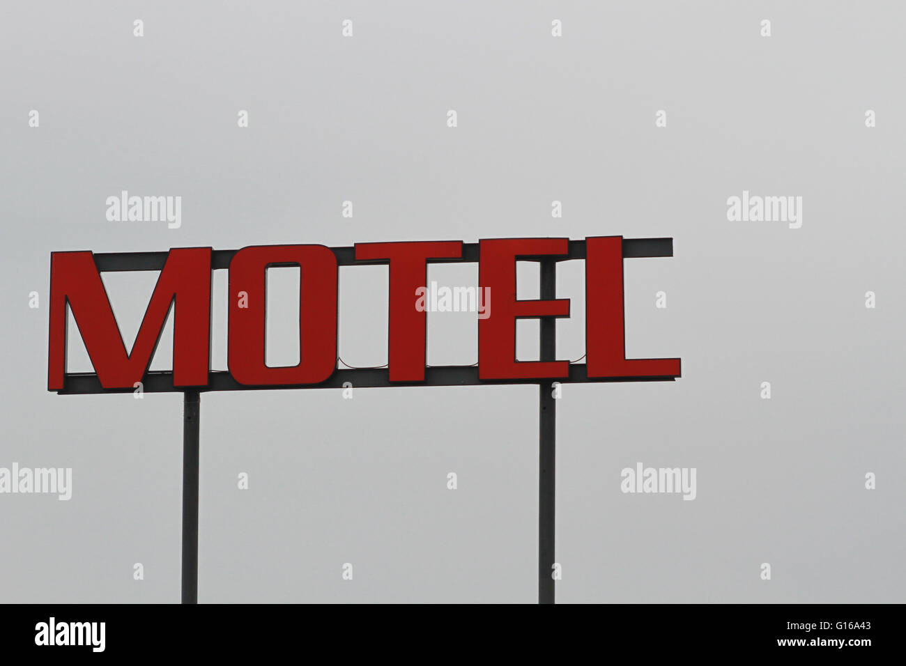 Ein roter Motel-Schild Stockfoto