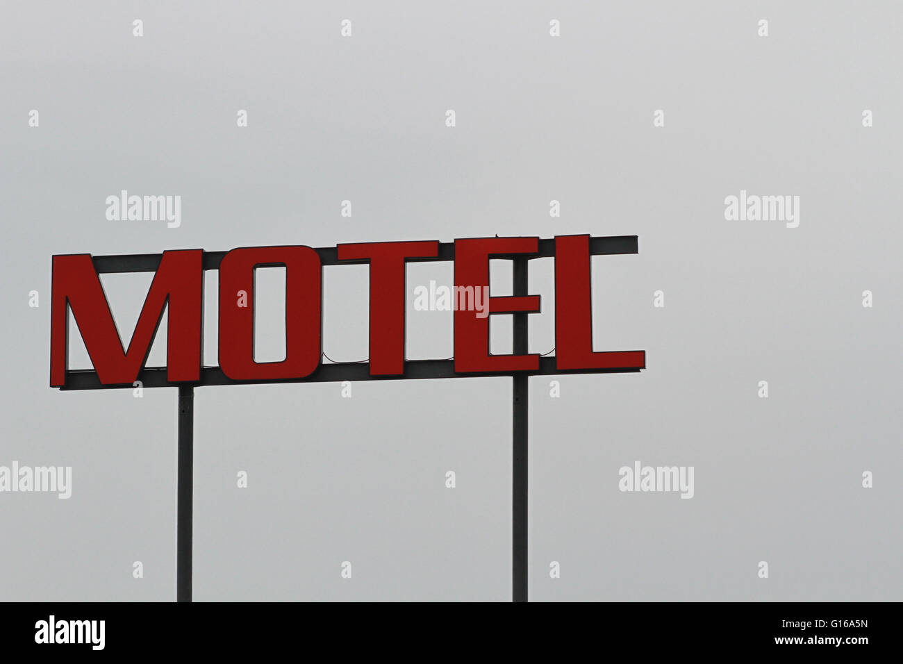 Ein roter Motel-Schild Stockfoto