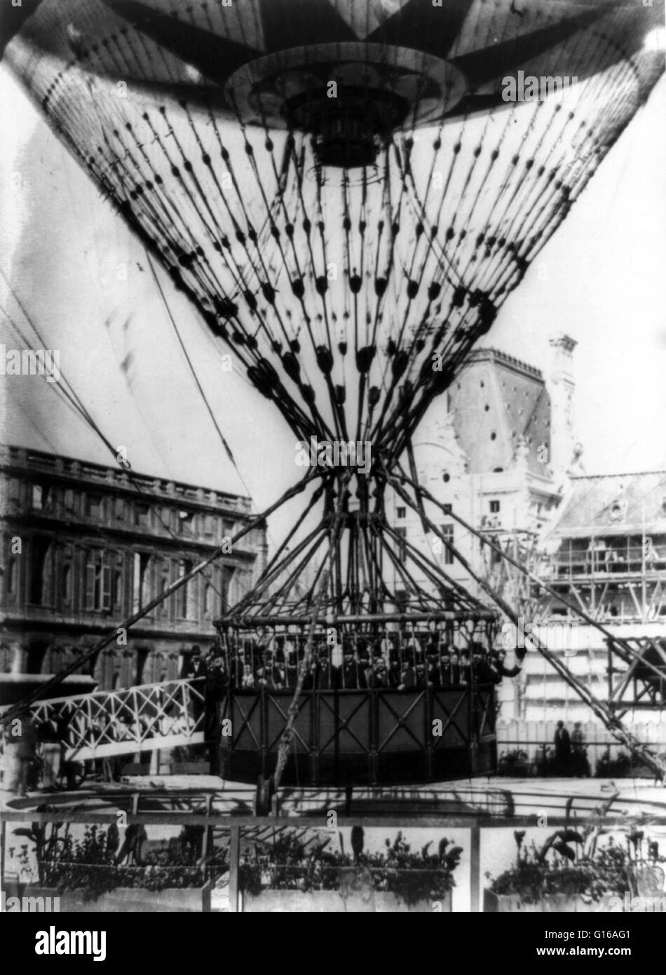 Foto von der riesigen Fesselballon mit Passagieren, gebaut von Henri Giffard, 1878. Henri Giffard (8. Februar 1825 - 14. April 1882) war ein französischer Ingenieur. Er erfand den Injektor und Giffard Luftschiff, ein Luftschiff mit einer Dampfmaschine angetrieben Stockfoto