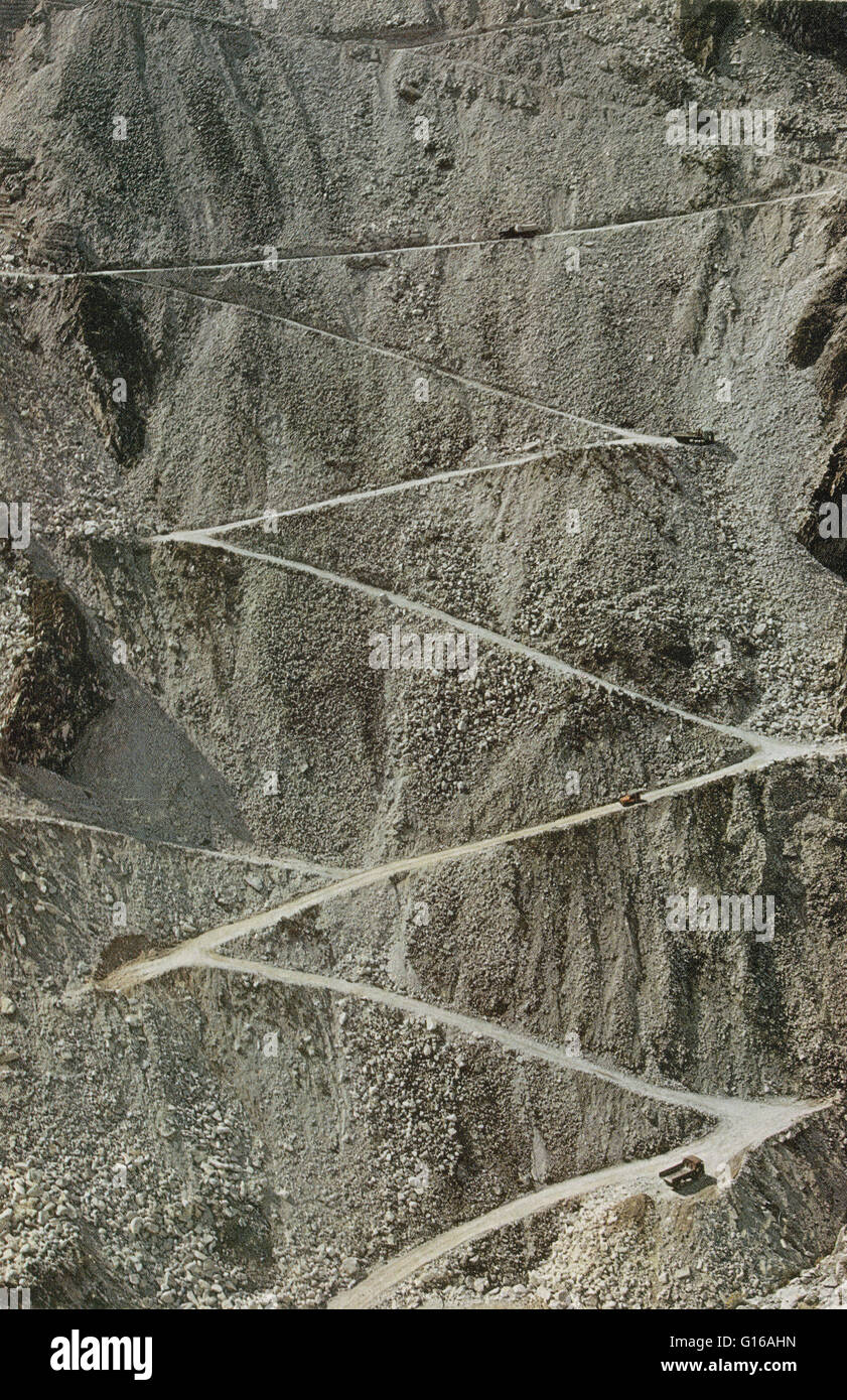 Carrara-Marmor-Steinbruch, 20. Jahrhundert. Carrara ist mit dem Prozess der Gewinnung und carving-Marmor seit Roman Age verbunden worden. Das Pantheon und Trajanssäule in Rom werden von ihm konstruiert. Viele Skulpturen der Renaissance wurden aus Carrara geschnitzt. Stockfoto