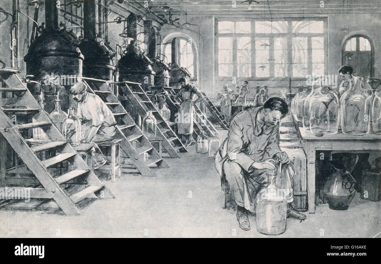 Illustration aus einer Ausgabe von 1922 wenn die Londoner "Times" illustrierte mit dem Titel: At Work in einer Parfümerie Grasse. Standbilder (links) und (rechts vorne) ein Aufseher, die Suche nach dem Gefrierpunkt ein Anethol aus Anis hergestellt. Grasse ist eine prosperierende Perfu hatte. Stockfoto