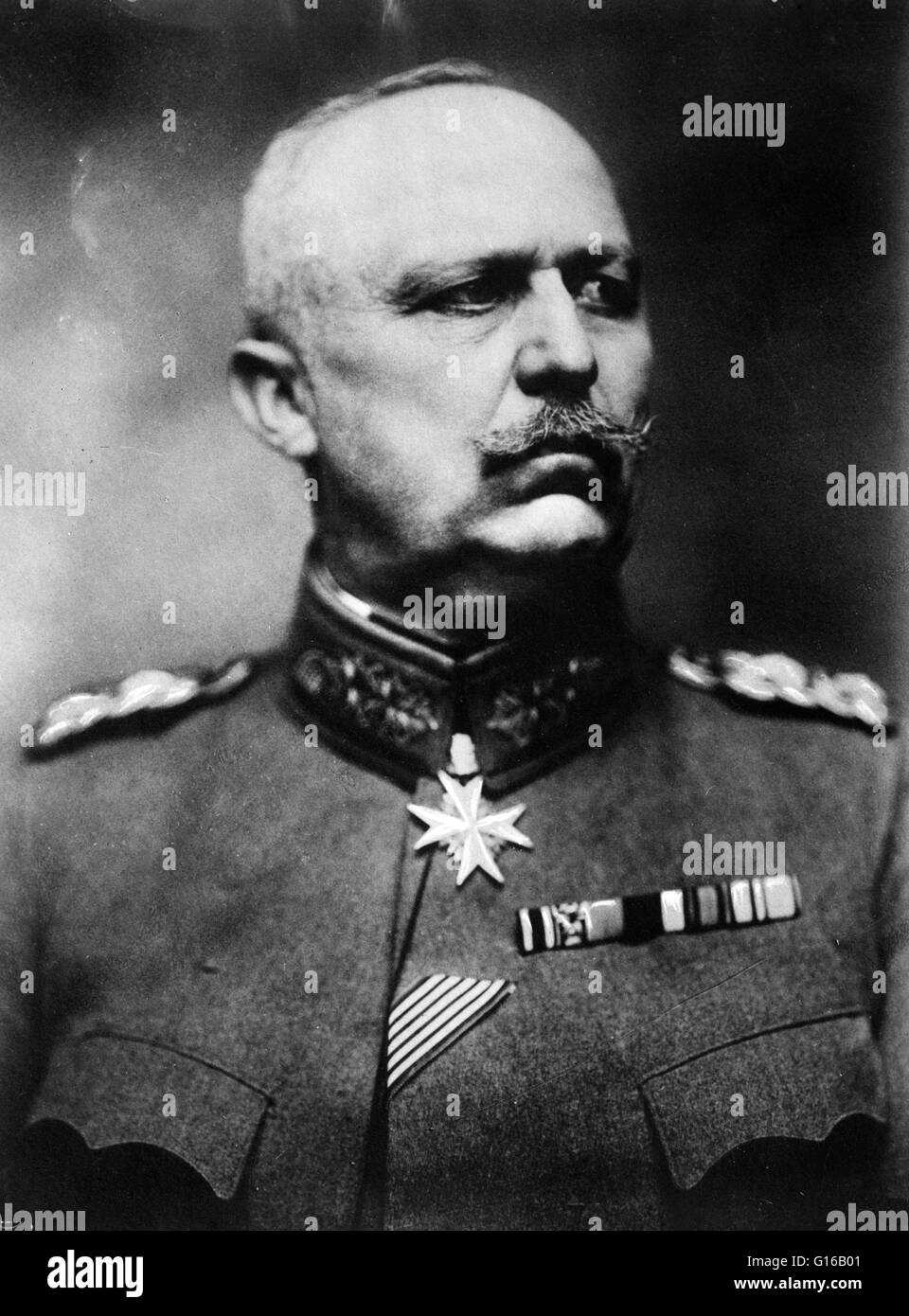 Erich Friedrich Wilhelm Ludendorff (9. April 1865 - 20. Dezember 1937) war ein deutscher General. Ab August 1916 machte ihn seine Ernennung zum Generalquartiermeister Gelenkkopf (mit Paul von Hindenburg) und Chefingenieur hinter dem Management von Deutschlands eff Stockfoto