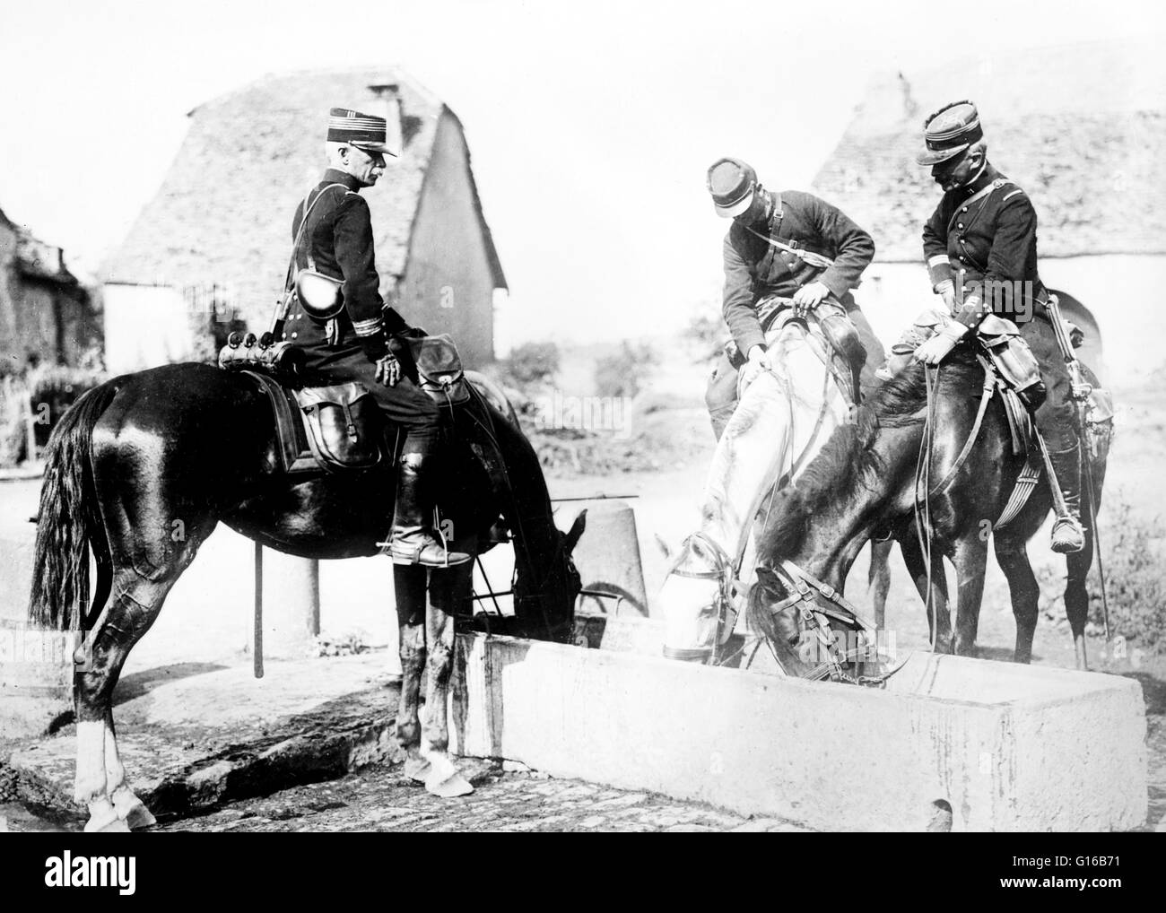 Französische Offiziere und Pferde im ersten Weltkrieg. Der Einsatz von Pferden im ersten Weltkrieg markiert eine Übergangsfrist in der Evolution von bewaffneten Konflikten. Kavallerie-Einheiten wurden zunächst als wesentliche beleidigend Elemente einer militärischen Kraft, aber im Laufe Stockfoto