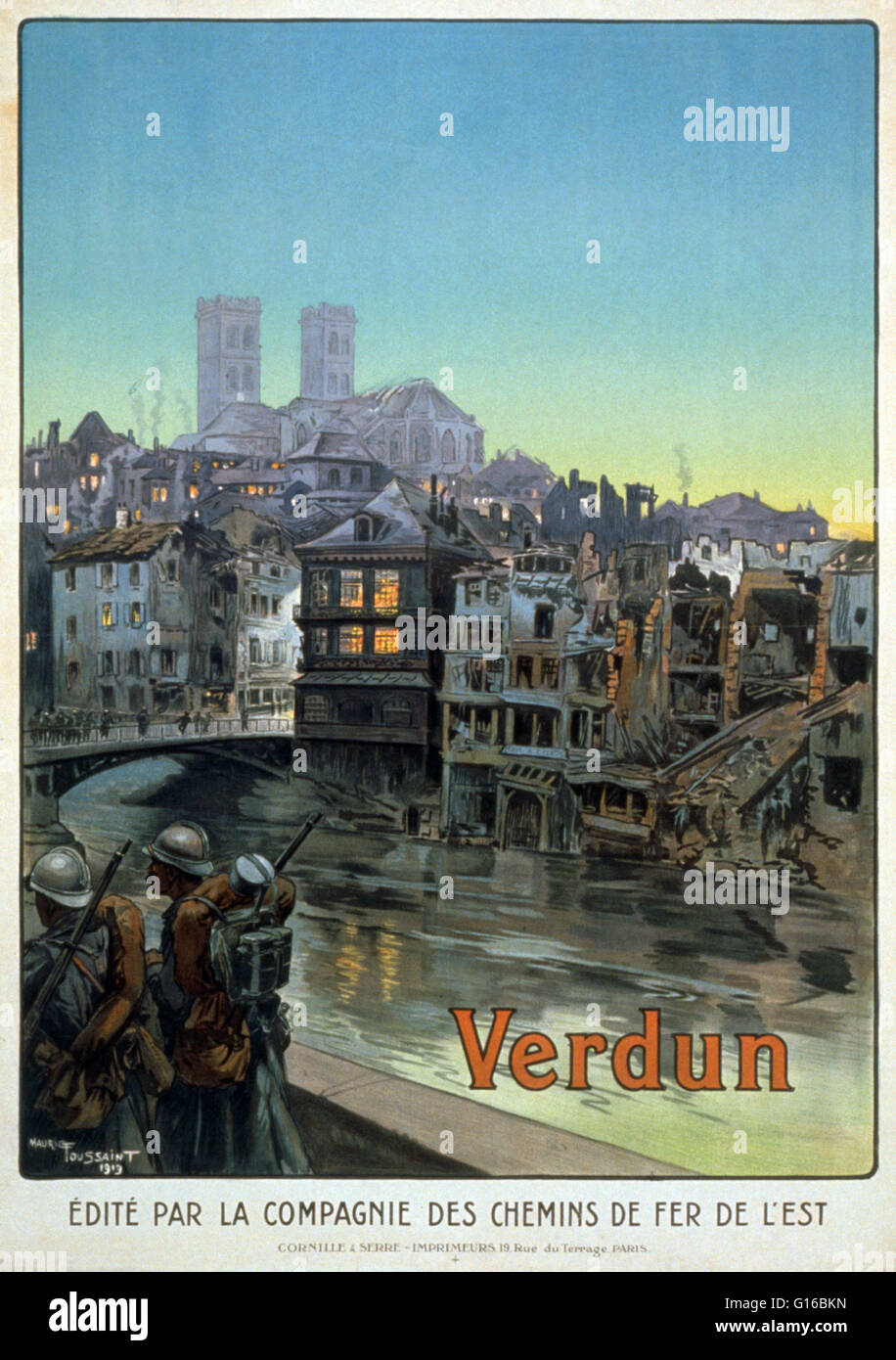 Soldaten marschieren neben einem Fluss und über eine Brücke in eine geschälte Verdun. Die Schlacht um Verdun wurde vom 21. Februar, 18. Dezember 1916 im ersten Weltkrieg an der Westfront zwischen den deutschen und französischen Armeen gekämpft. Eine Schätzung im Jahr 2000 fand eine Gesamtmenge von 714,23 Stockfoto