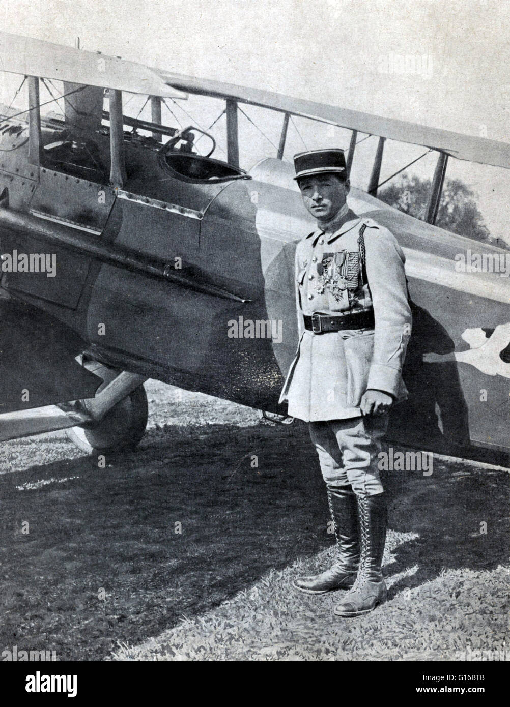René Paul Fonck (27. März 1894 - 18. Juni 1953) war eine französische Fliegerass und der Obersten Alliierten Fliegerass des ersten Weltkriegs. Er erhielt die Bestätigung für 75 Siege (72 Solo und drei geteilt) aus 142 Ansprüche. 1918 wurde er Offizier der Ehrenlegion ein Stockfoto