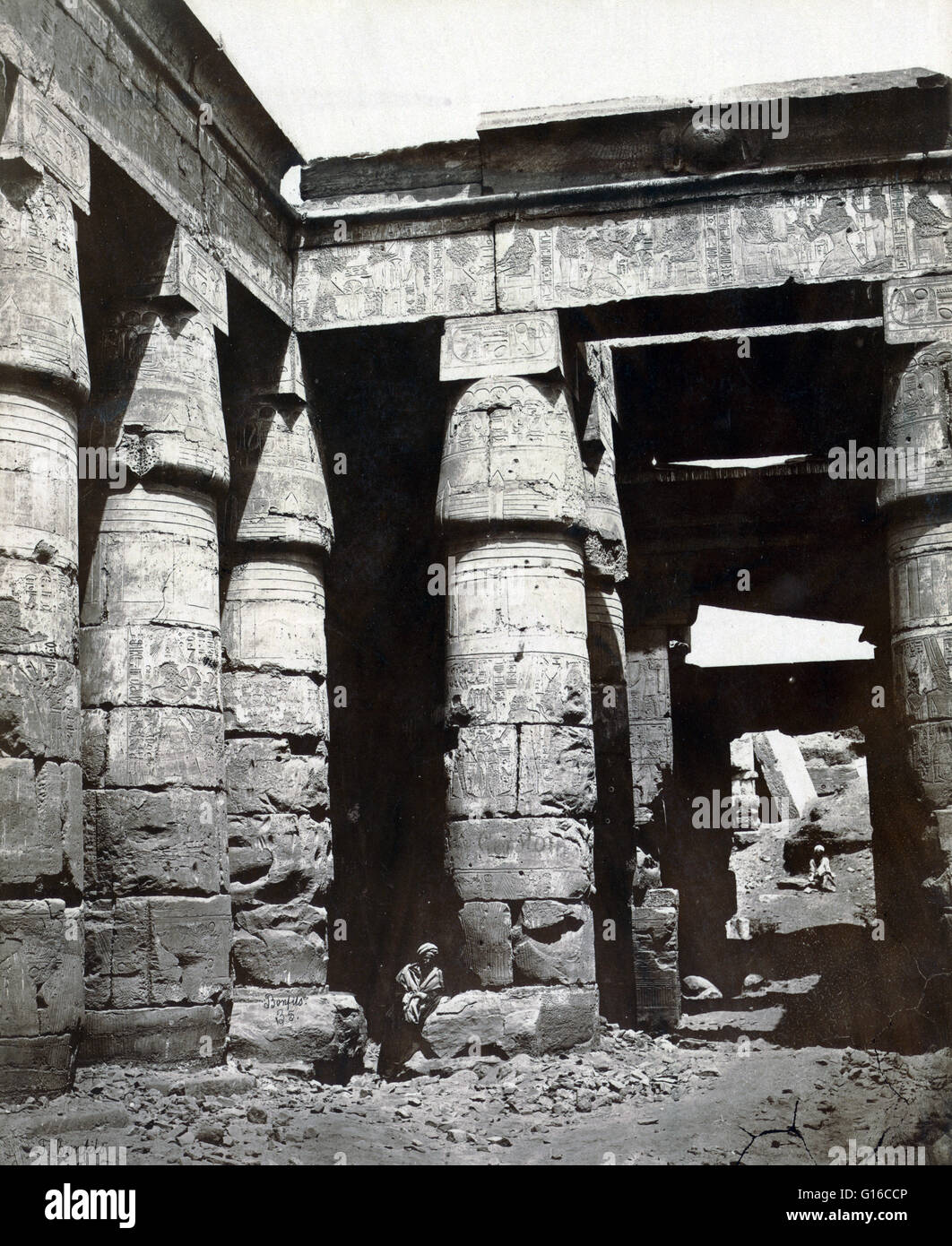 Innenraum der Tempel von Ramses IV in Theben, fotografiert von Maison Bonfils, ca. 1867-1885. Ramses IV. war der dritte Pharao der 20. Dynastie von dem neuen Reich des alten Ägypten. Zu Beginn seiner Herrschaft initiiert der Pharao eine wesentliche Stockfoto