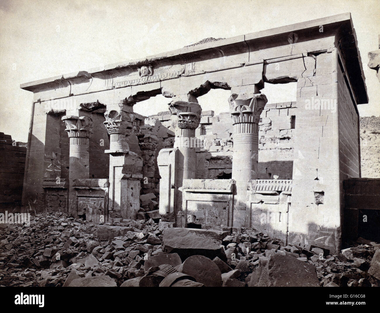 Unter dem Titel: "Tempel des Kalabshe" fotografiert von Francis Frith um 1856-1860. Der Tempel von Kalabscha ist ein antiker ägyptischer Tempel, der ursprünglich am Bab al-Kalabscha (Tor von Kalabscha), etwa 30 Meilen südlich von Assuan befand. Der Tempel war sit Stockfoto