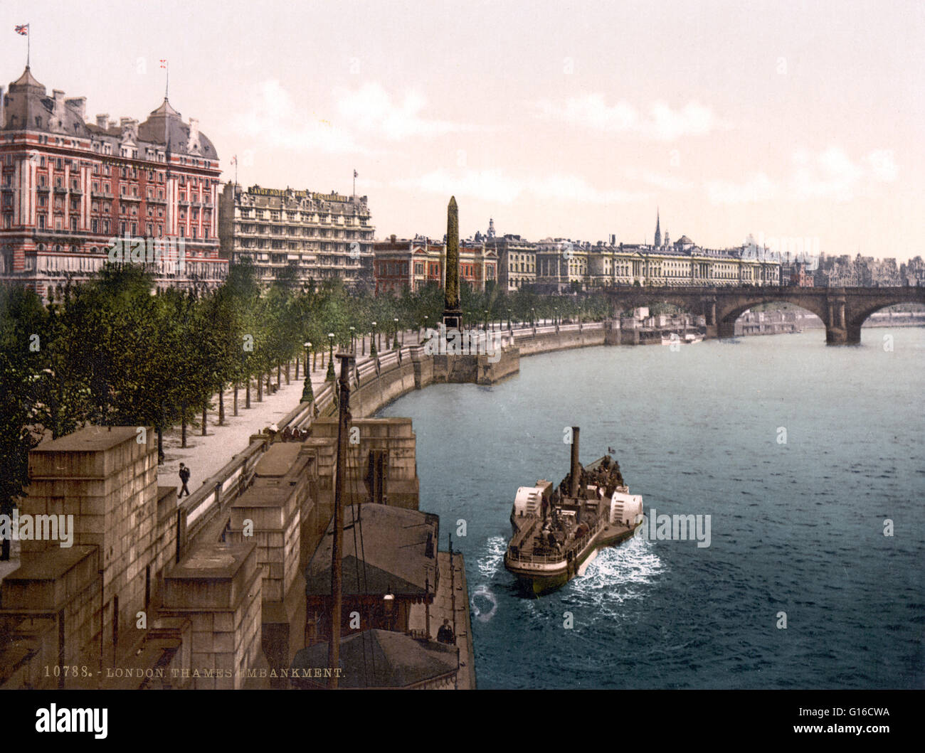 Thames Embankment, London, England. Die Thames Embankment war eine große Leistung der 19. Jahrhundert hoch-und Tiefbau entwickelt, um die sumpfige Land an der Themse im Zentrum von London zurückzufordern. Es besteht aus Victoria und Chelsea Embankment. Begann im Jahre 1862, t Stockfoto