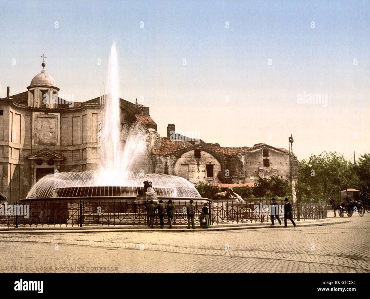 Unter dem Titel: "neue Brunnen und Diokletian Frühling, Rom, Italien". Piazza della Repubblica ist eine halbkreisförmige Piazza in Rom, auf dem Gipfel des Hügels Viminal, neben dem Bahnhof Termini. Der frühere Name des Platzes, Piazza dell'Esedra, immer noch sehr häufig Stockfoto