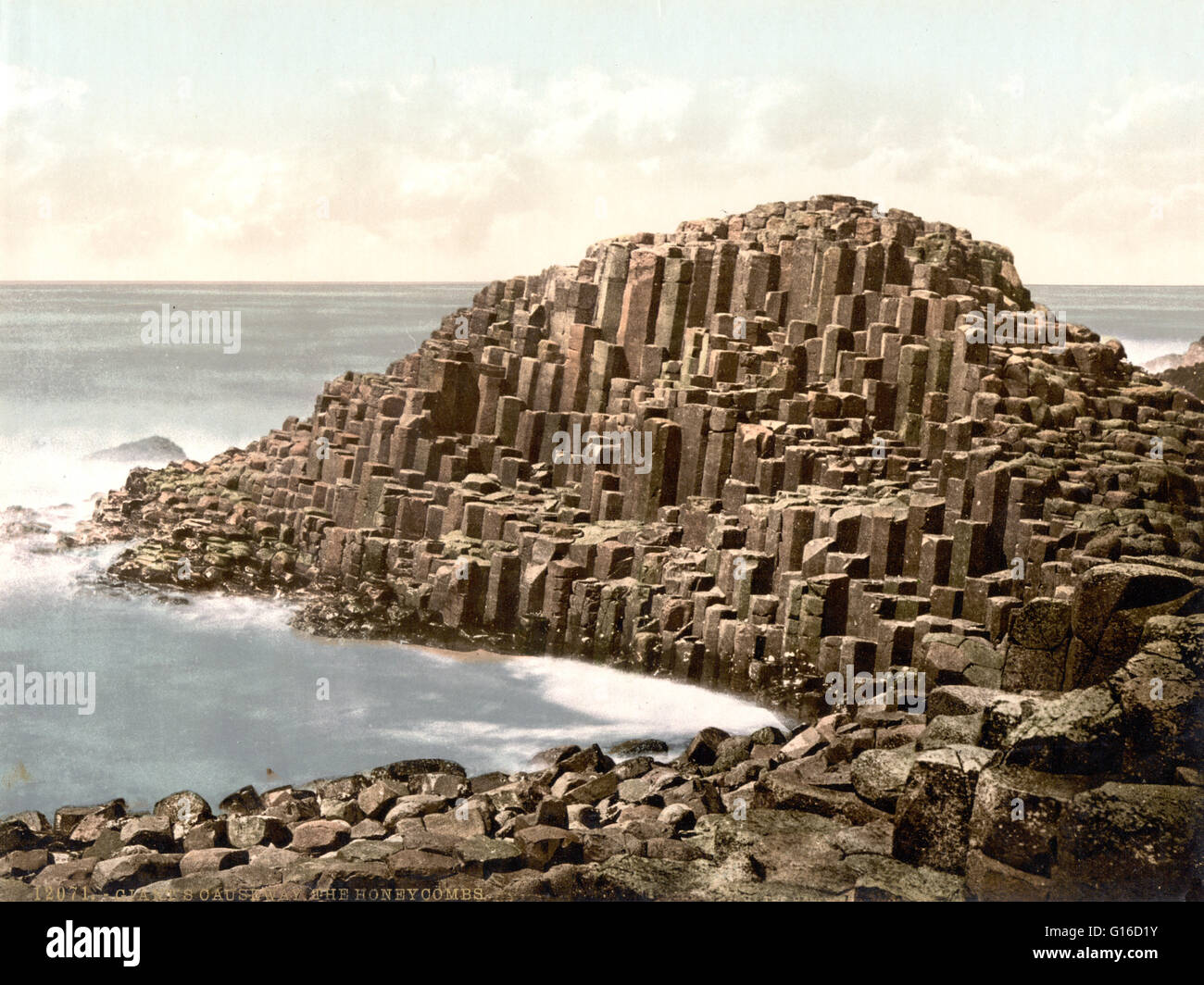 Die Waben, Giant es Causeway, County Antrim, fotografiert von der Detroit-Verlag um 1890-1900. Der Giant's Causeway ist eine Fläche von ca. 40.000 ineinandergreifende Basaltsäulen, das Ergebnis einer alten vulkanischen Eruption. Die Spitzen der Spalte Stockfoto