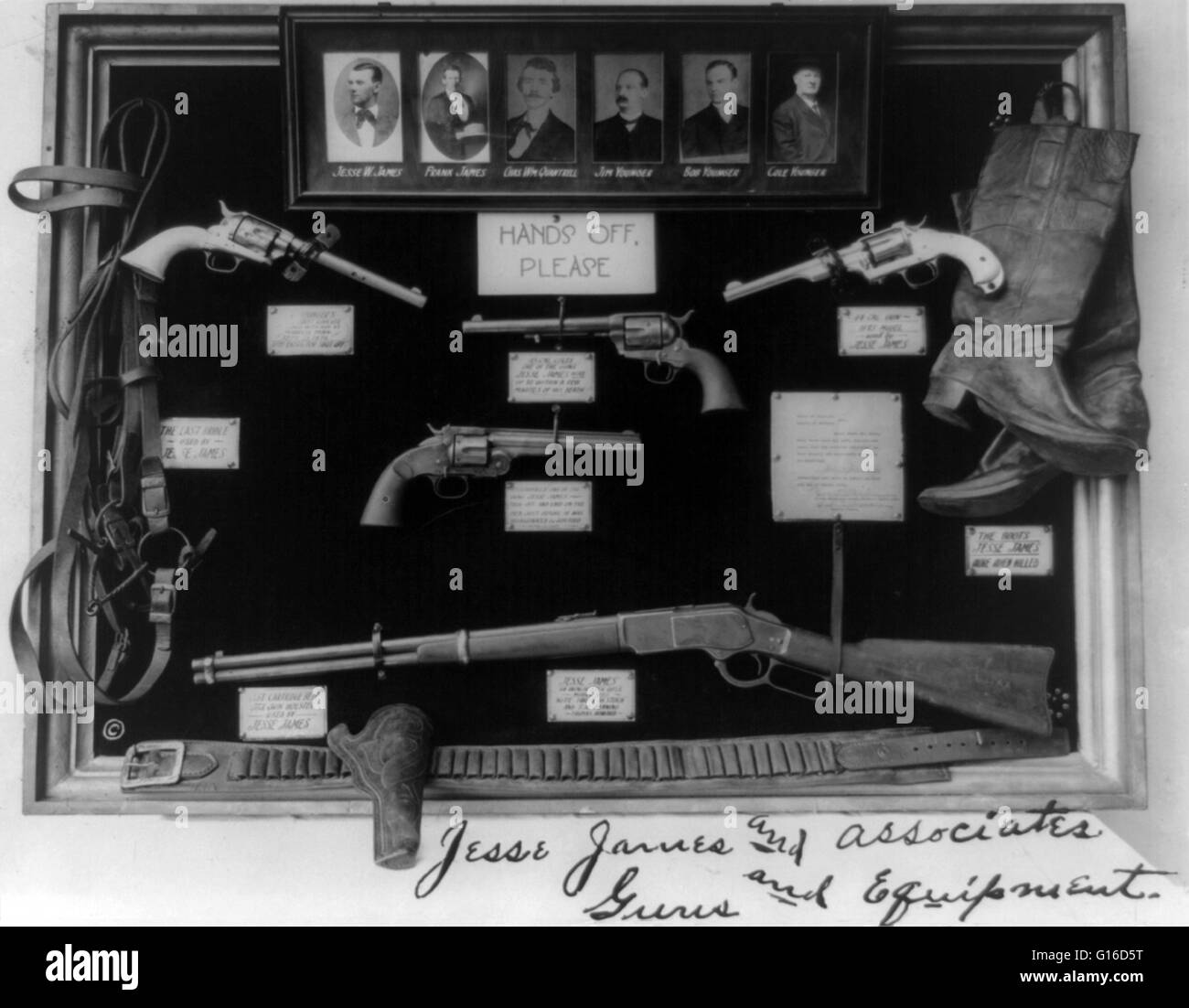Eine Darstellung der Waffen und andere Gegenstände einschließlich der Colt.45, die durch die James Gang verwendet wurden. Jesse Woodson James (5. September 1847 - 3. April 1882) war ein amerikanischer Outlaw, Bandenchef, Bankräuber, Zug Räuber und Mörder aus dem Staat Missouri Stockfoto