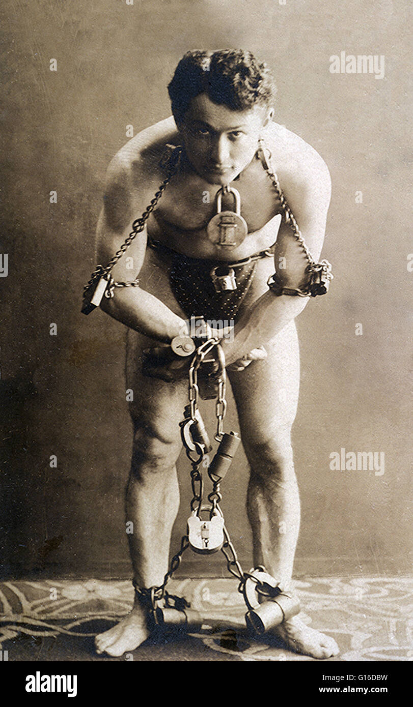 Harry Houdini (24. März 1874 - 31. Oktober 1926) war ein Ungarisch-amerikanischer Illusionist und Stunt Performer, bekannt für seine sensationellen Flucht Handlungen. Er begann seine magische Karriere im Jahre 1891. Er trat in Groschen Museen und Schaubuden und sogar verdoppelt als "The Wild Stockfoto
