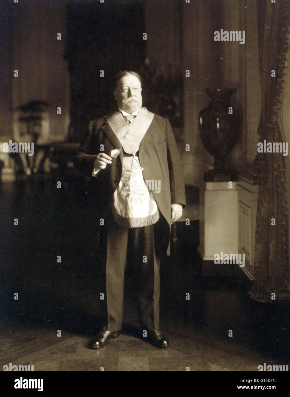 Taft in Freimaurer Regalia, 1911. Taft (15. September 1857 - 8. März 1930) war der 27. Präsident der Vereinigten Staaten (1909-1913) und später der zehnten Oberrichter der Vereinigten Staaten (1921-1930). Er ist die einzige Person in Bot gedient haben Stockfoto