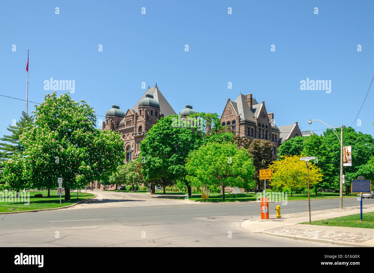 Toronto, Kanada - 26 Mai 2013: Queens Park gesetzgebenden Gebäude. Es wurde vom Architekten Richard A. Waite entworfen; die Erfah Stockfoto