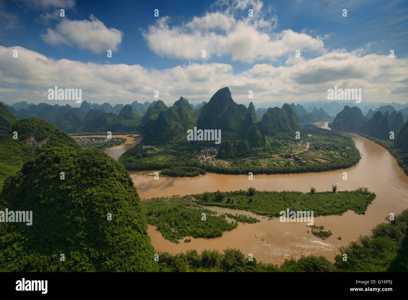 Birdseye-Blick auf den Li-Fluss von Xianggong Berg, Xingping, autonome Region Guangxi, China Stockfoto