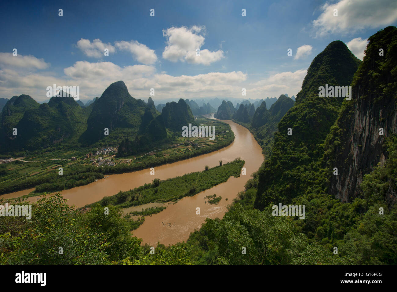 Birdseye-Blick auf den Li-Fluss von Xianggong Berg, Xingping, autonome Region Guangxi, China Stockfoto