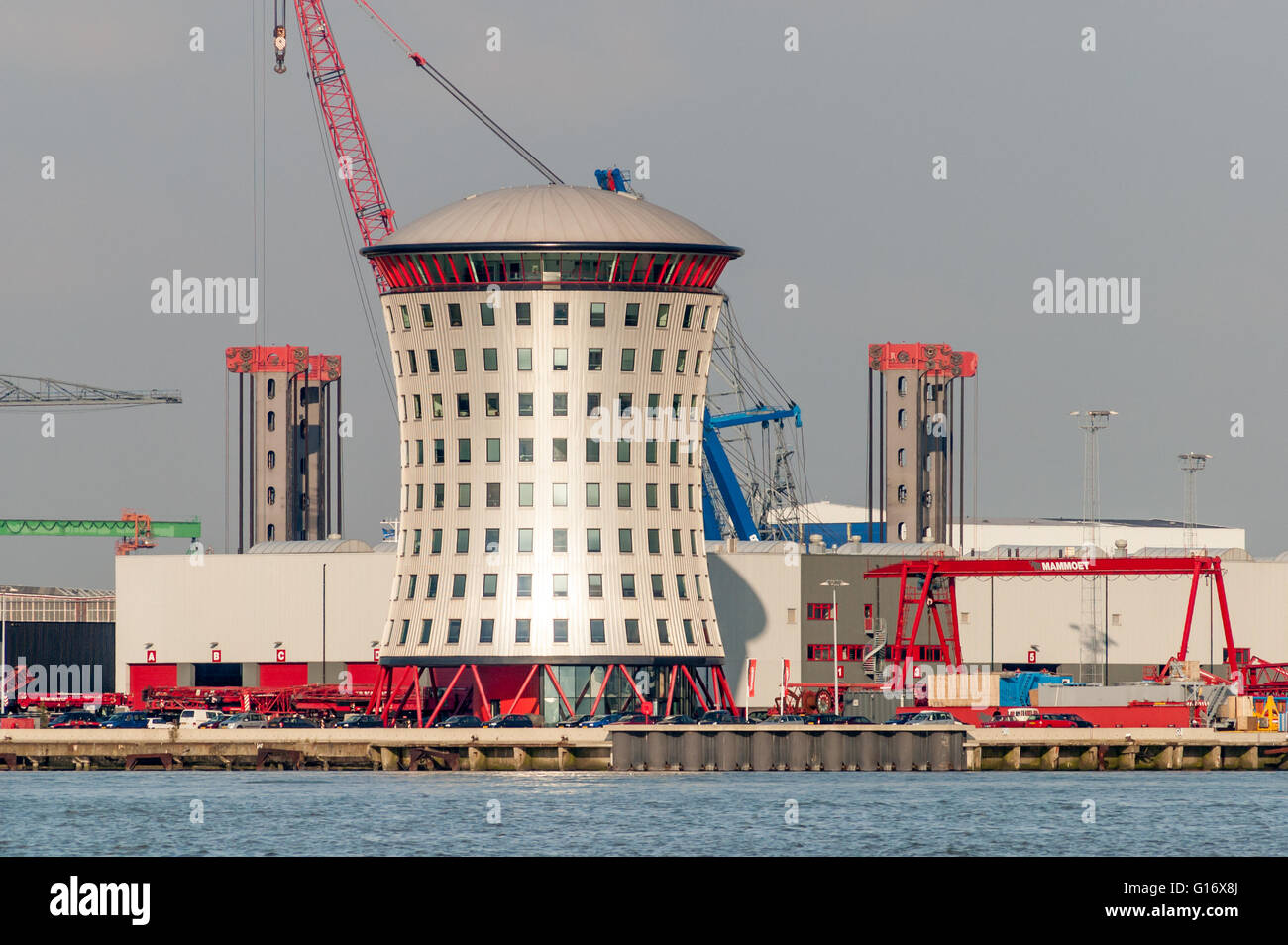 Mammoet Bürogebäude "De kühner" KOW Architekten in Wiltonhaven, Schiedam, Hafen von Rotterdam, Niederlande Stockfoto