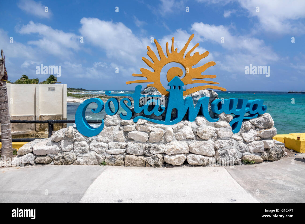 Das Costa Maya Logo Zeichen auf das Dockside Kreuzfahrten Costa Maya, Quintana Roo, Mexiko Stockfoto