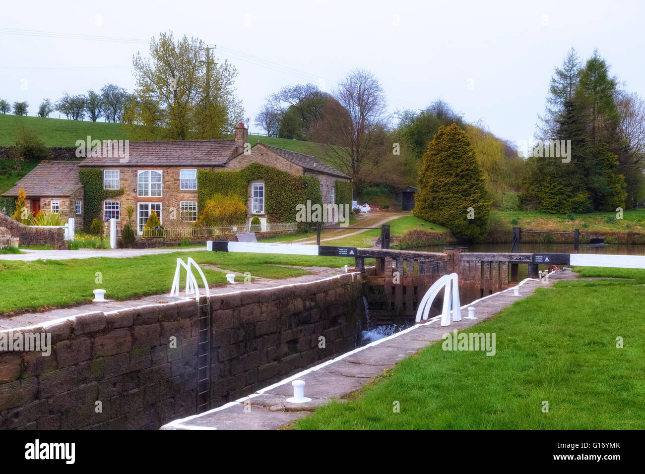 Kanalschleuse, Gargrave, Craven, North Yorkshire, England, UK Stockfoto