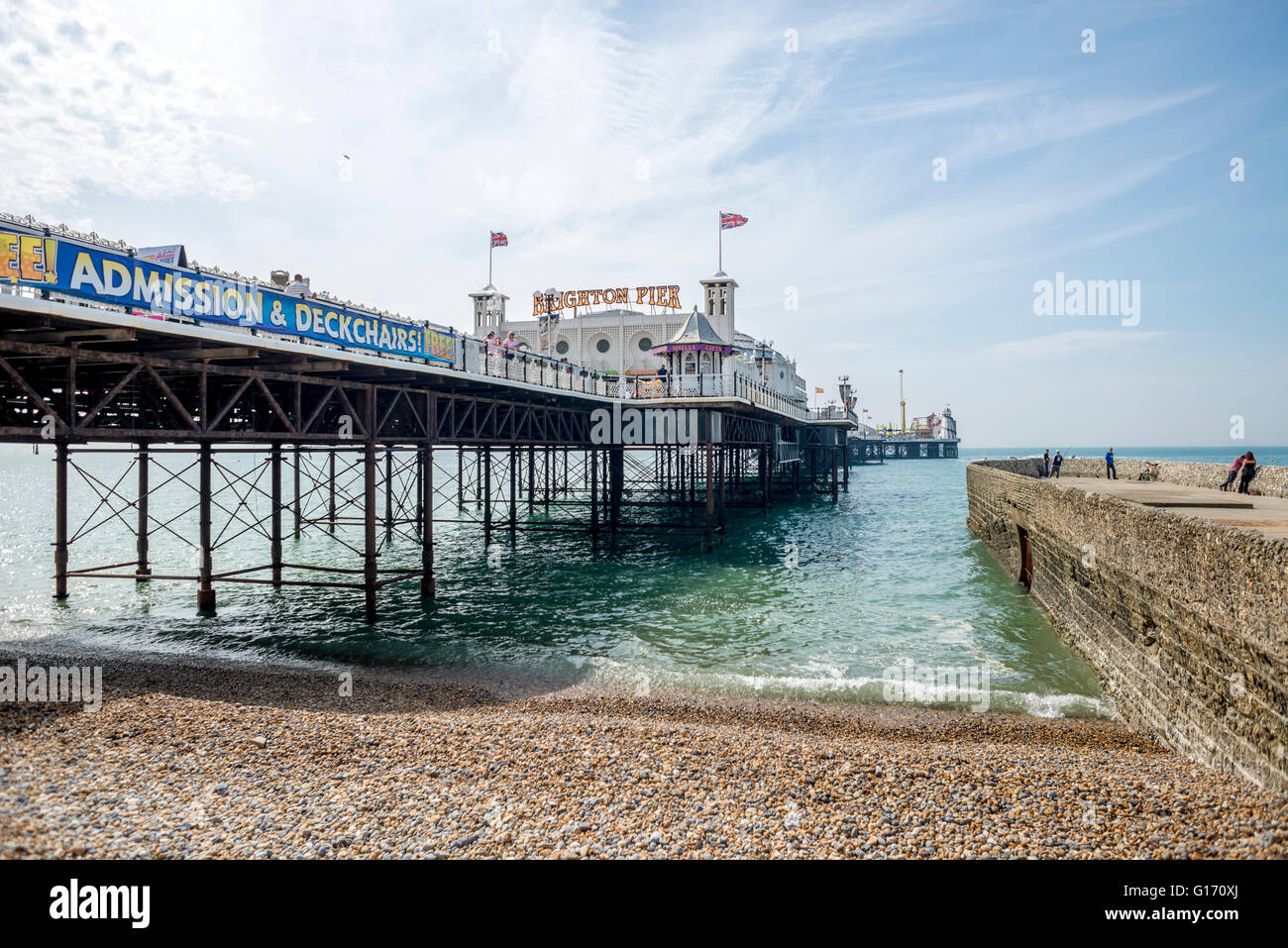 Blick auf Brighton Pier an einem sonnigen Frühlingstag Stockfoto