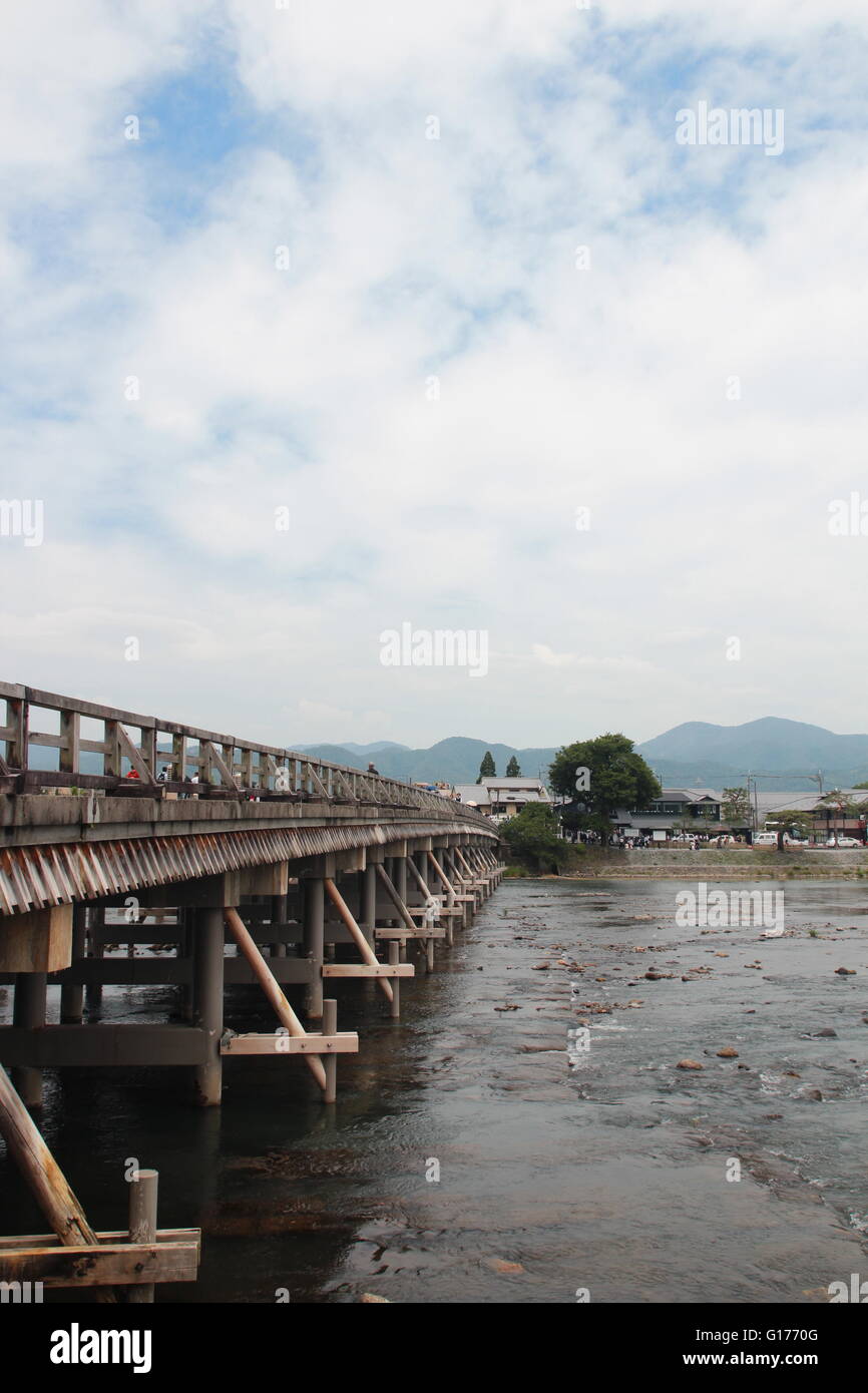 Togetsu-Kyo Brücke bei Arashiyama in Kyoto. Stockfoto