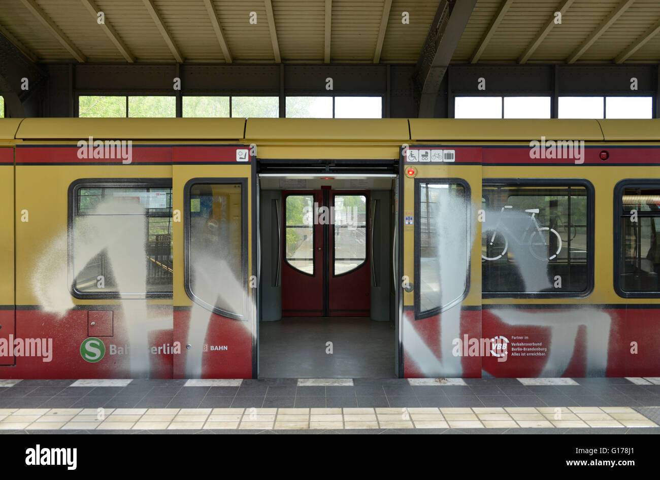 Graffiti, S-Bahn, Berlin, Deutschland / Strassenbahn Stockfoto