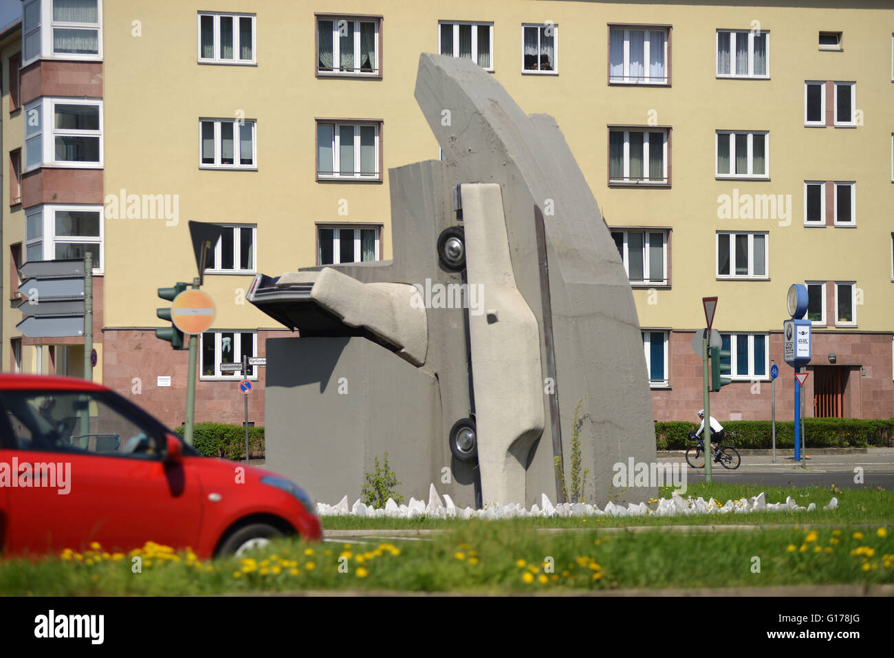 Kunst, Wolf Vostell "Zwei Beton-Cadillacs in Form der Nackten Maja", Rathenauplatz, Halensee, Wilmersdorf, Berlin, Deutschland Stockfoto