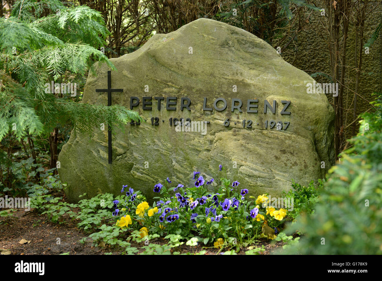 Schnappen Sie sich Peter Lorenz, Evangelischer Kirchhof Nikolassee, Kirchweg, Nikolassee, Berlin, Deutschland Stockfoto