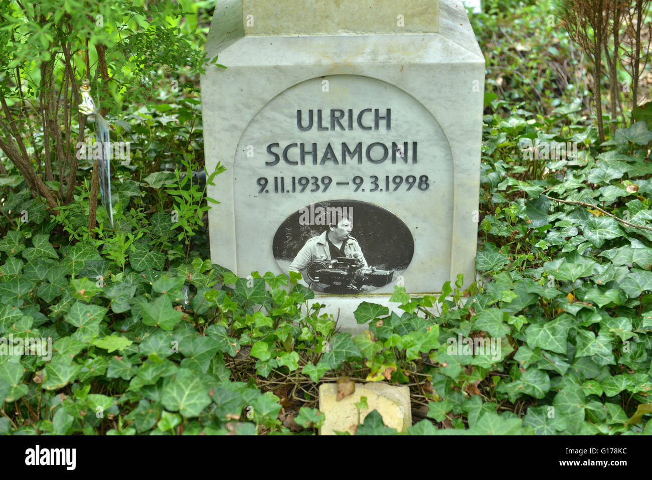Schnappen Sie sich Ulrich Schamoni, Waldfriedhof, Potsdamer Chaussee, Zehlendorf, Berlin, Deutschland Stockfoto