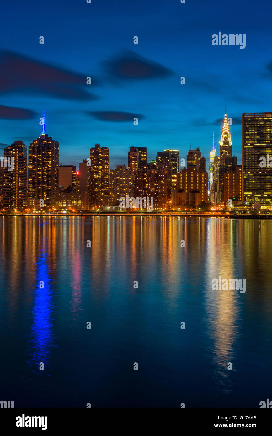 Midtown Manhattan NYC bei Einbruch der Dunkelheit Stockfoto