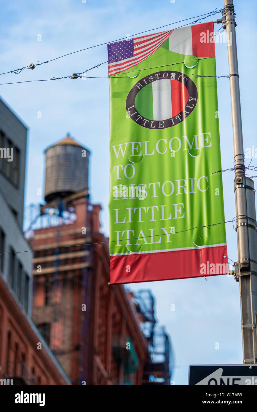 Willkommen Sie im historischen Little Italy Banner in kleinen Italien-NYC Stockfoto