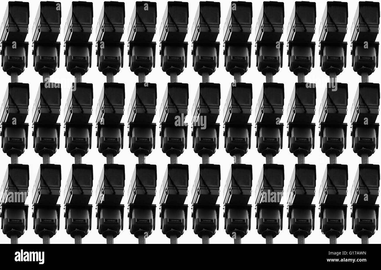 CCTV-Kameras, es gibt kein Entrinnen.  Unter Aufsicht von Big Brother.  Herzlich Willkommen Sie auf der neuen Weltordnung. 1984. Stockfoto