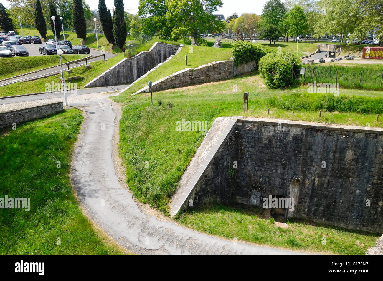 Reste der Schutzwall, Wälle, 17. Jahrhundert Befestigungsanlagen von Bayonne, Baskenland, Aquitaine, Frankreich. Stockfoto