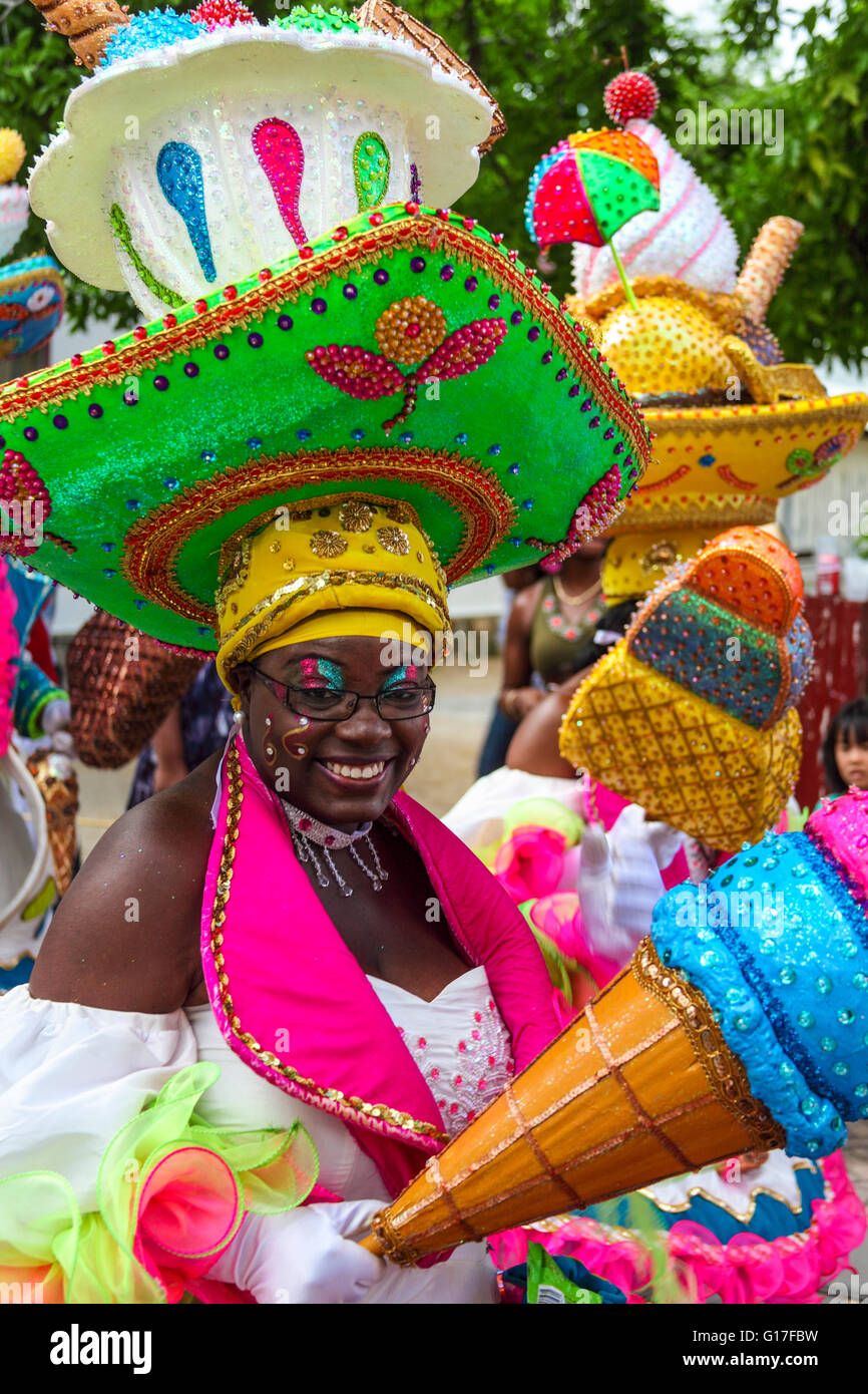 Bunt kostümierte Curacao Teilnehmer in St. Maarten 2011 Karneval in Philipsburg Stockfoto