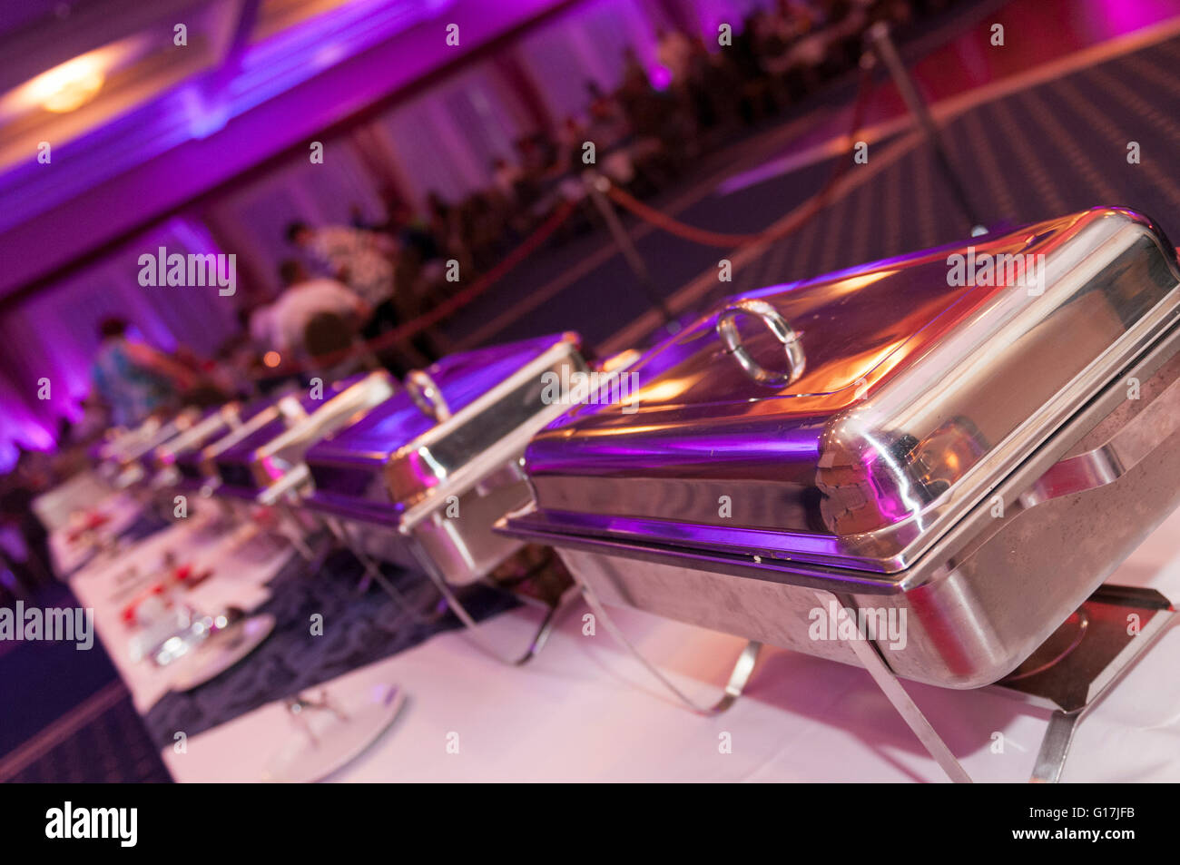 Inox Scheuern bereit für Bankett im Luxushotel Stockfoto