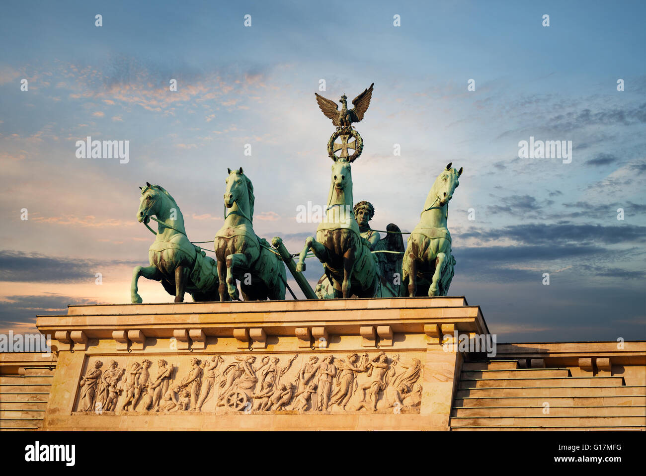 Welche Skulptur Krönt Das Brandenburger Tor