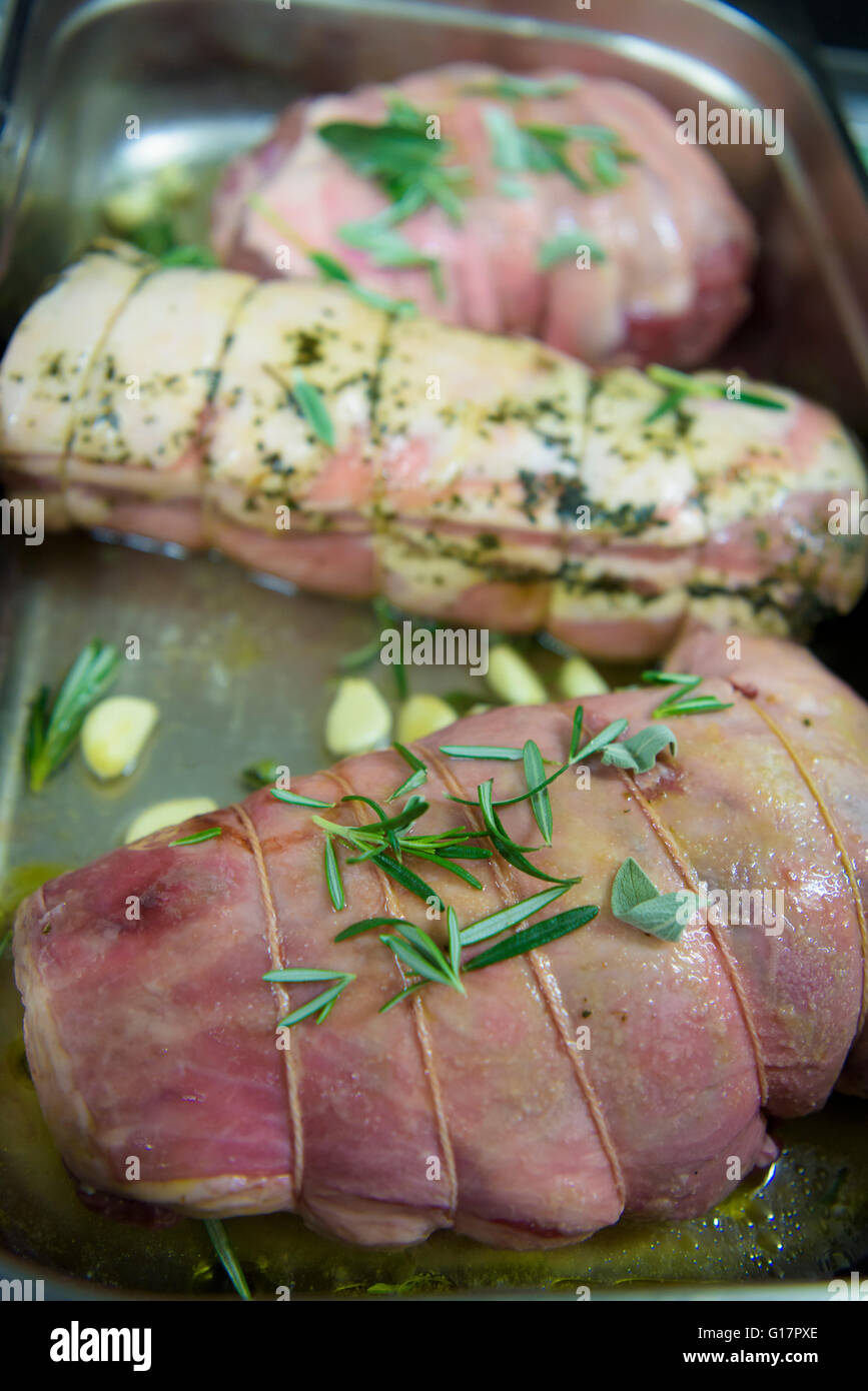 Vorbereitete Fleisch in traditionelles italienisches Restaurantküche Stockfoto