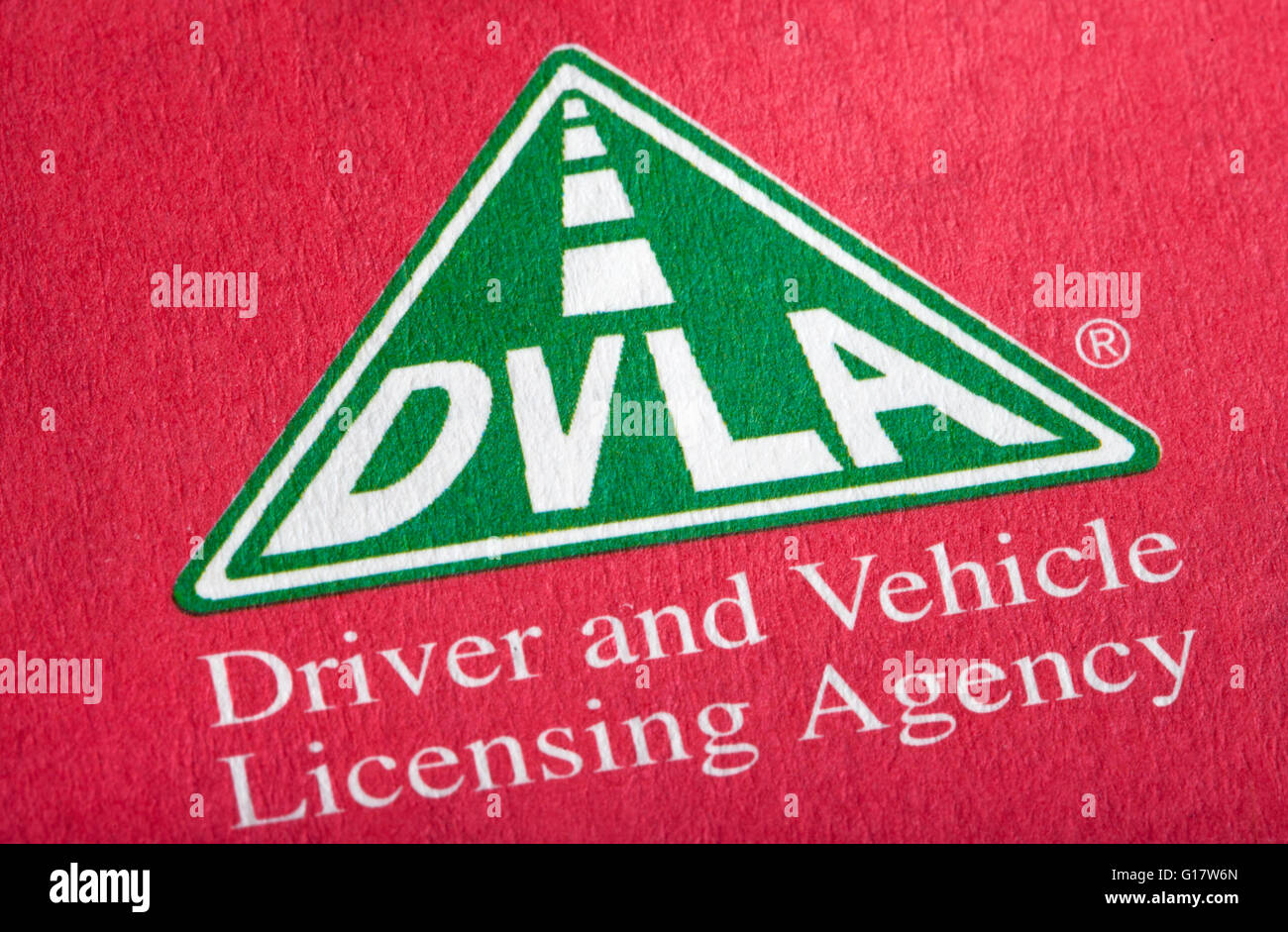 Die DVLA Logo auf eine Informationsbroschüre. DVLA steht für den Fahrer