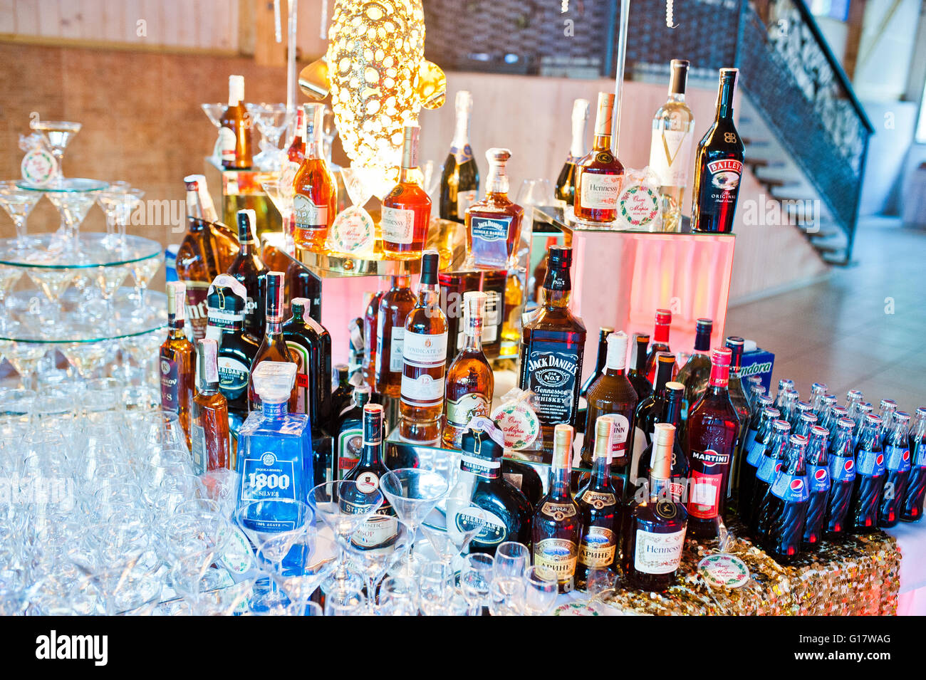 Bottles Spirits On Display Bar Stockfotos und -bilder Kaufen - Alamy