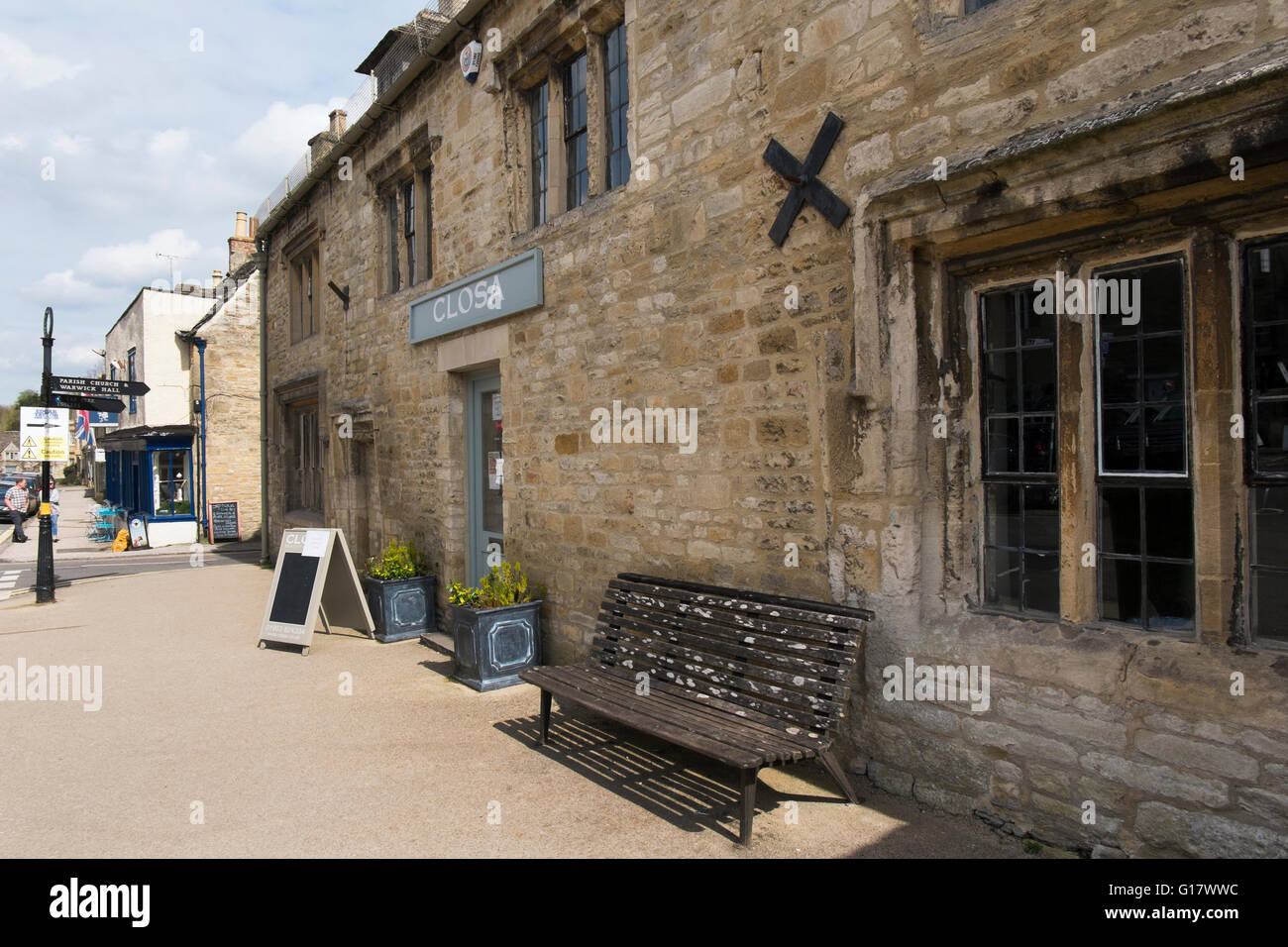 Closa Küche Möbel-Shop auf der High Street auf die A361 durch Burford, Oxfordshire, Vereinigtes Königreich Stockfoto