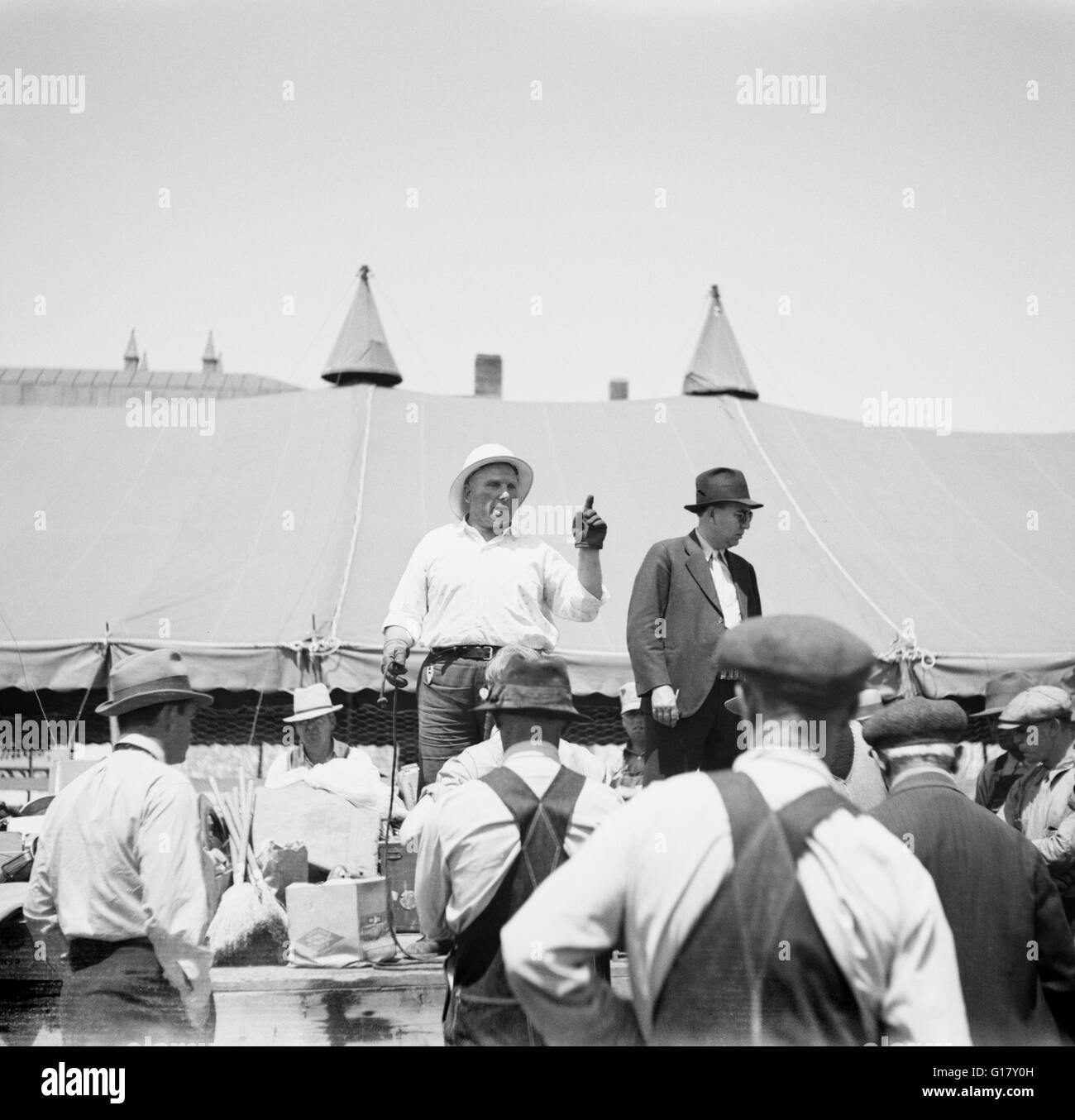 Hof Auktion, Kearney, Nebraska, USA, Arthur Rothstein für Farm Security Administration, Mai 1936 Stockfoto