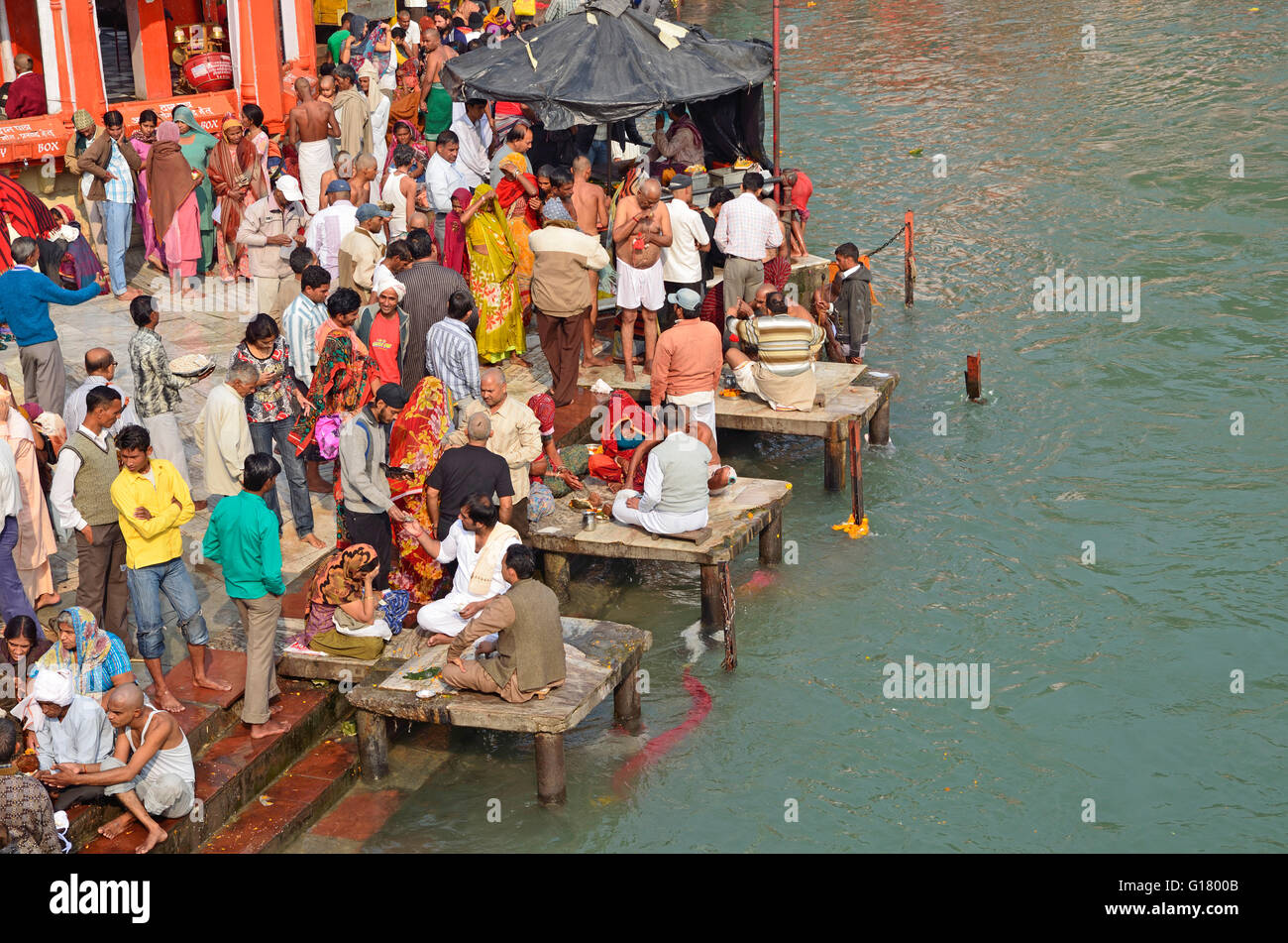 Hindu religiösen Aktivitäten in Har-Ki-Paudi, Haridwar, Uttarakhand, Indien Stockfoto