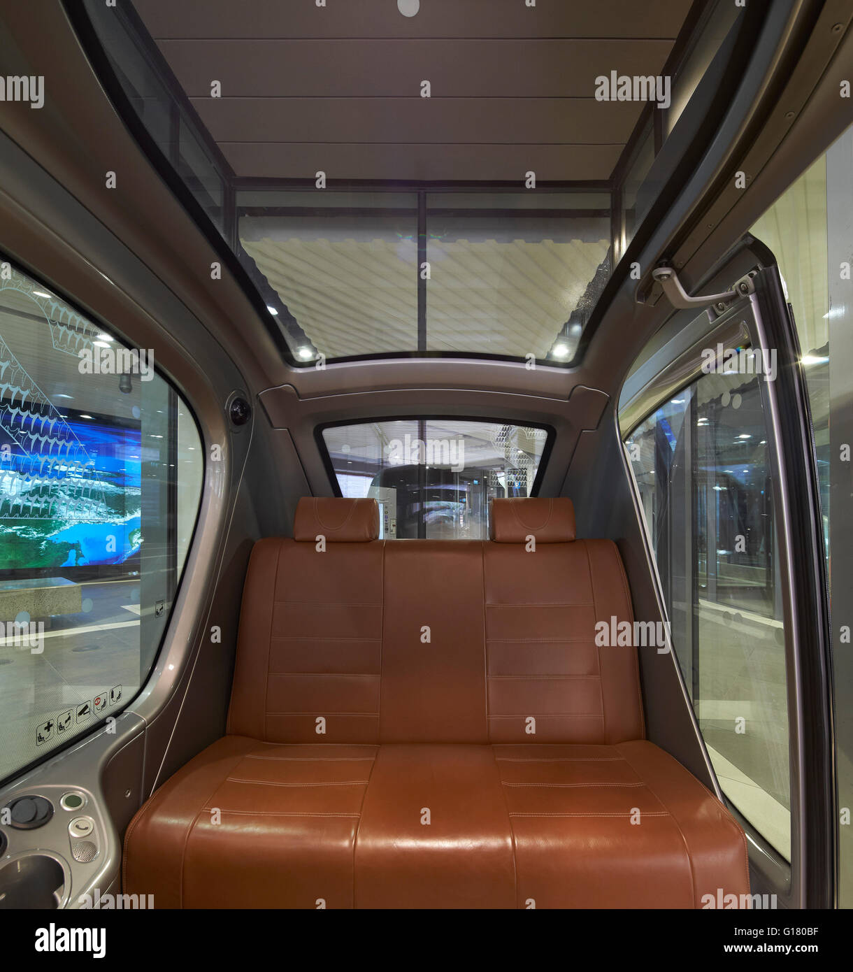 Dymaxion Car Interieur. Masdar City, Masdar City, Vereinigte Arabische Emirate. Architekt: verschiedene, 2014. Stockfoto