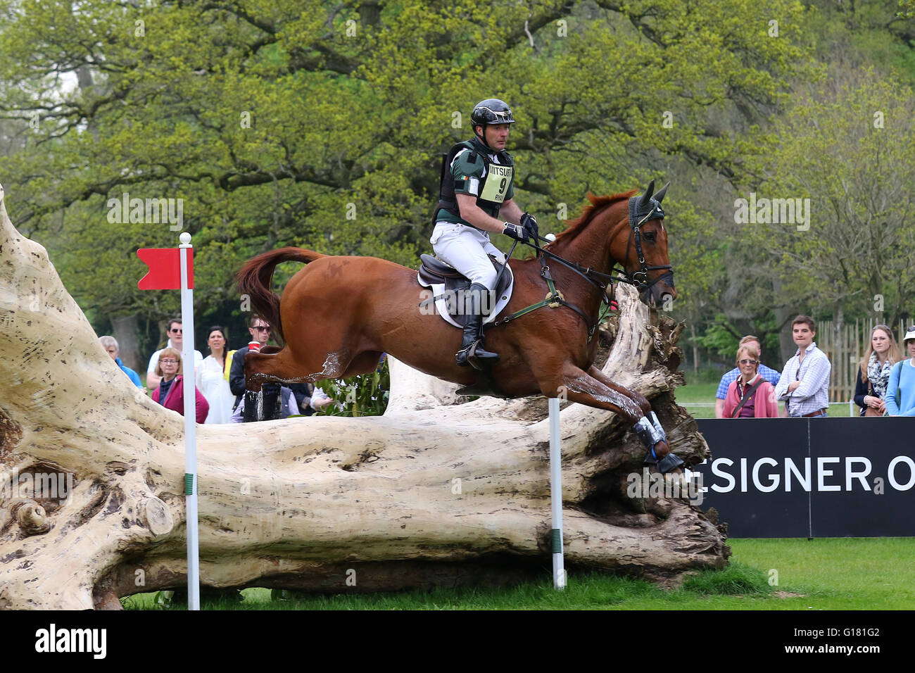 Michael Ryan (Irland) auf Ballylynch Abenteuer Reiten Cross Country am Mitsubishi Badminton Horse Trials, 7. Mai 2016 Stockfoto