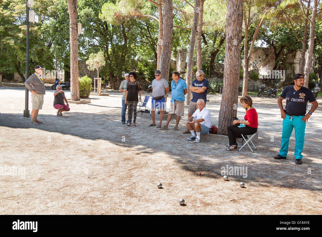 Menschen spielen Boule, Parc De La Villa Des Aromaten De Cimiez, Nizza, Côte d ' Azur, Frankreich Stockfoto