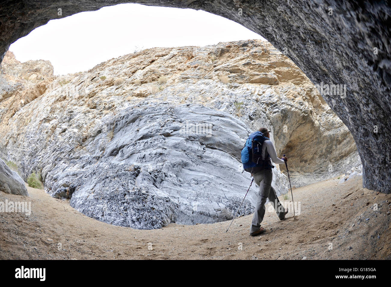 Wanderer erkunden Fels-Formationen, Marble Canyon, Death Valley Nationalpark, Kalifornien Stockfoto